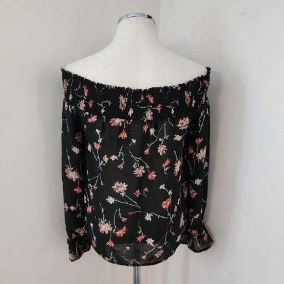 Wild Blue x Sadie Robertson Black Floral Off Shoulder Semi-Sheer Blouse Medium - Picture 2 of 5